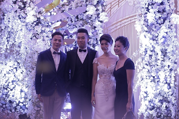 Chồng nữ cơ trưởng Đông Phương phong độ không kém sao nam nào