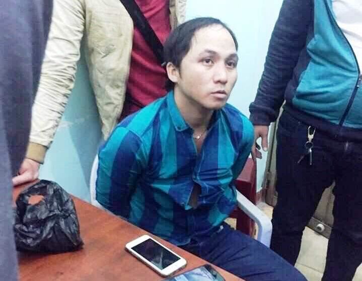 Kho vũ khí và xe máy của nhóm dân chơi ma túy