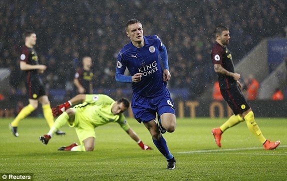 Vardy lập hat-trick, Leicester làm bẽ mặt Pep và Man City