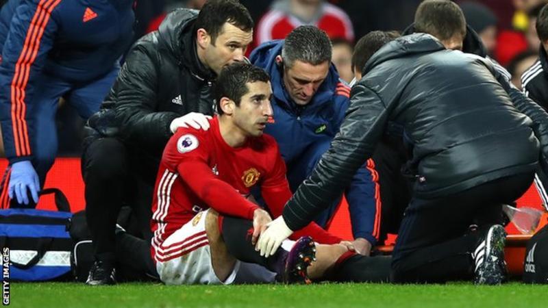 Rời sân trên cáng, Mkhitaryan xa sân cỏ bao nhiêu ngày?
