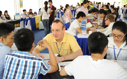 Cho con du học: Con dao hai lưỡi