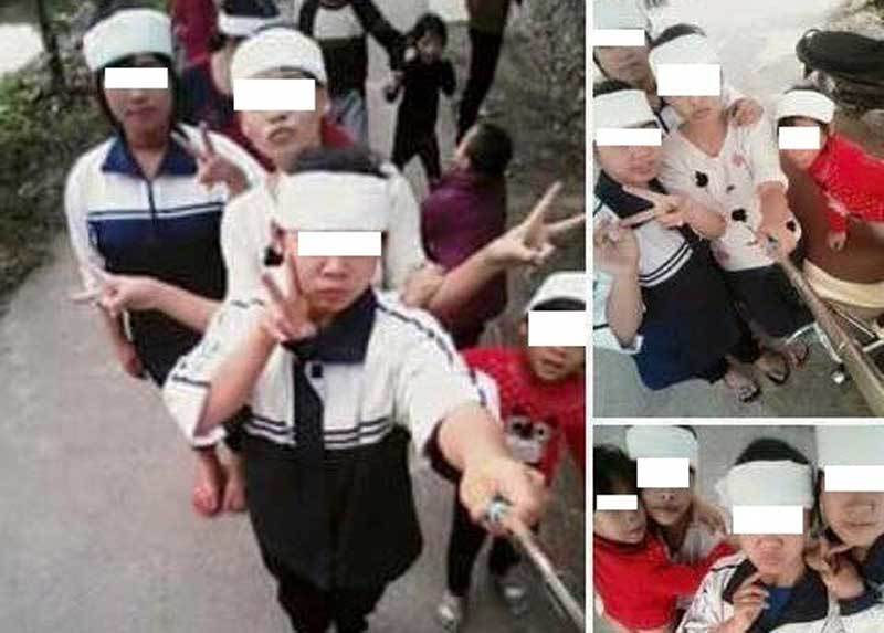 Người trẻ tạo dáng, chu môi chụp ảnh tại đám ma