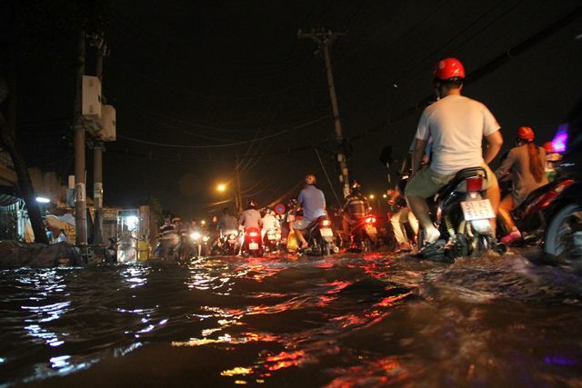 Áp thấp kết hợp triều cường, Sài Gòn có thể ngập nặng