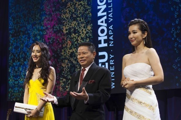 Chân dung tỷ phú USD 72 tuổi được cho là bạn trai Ngọc Trinh