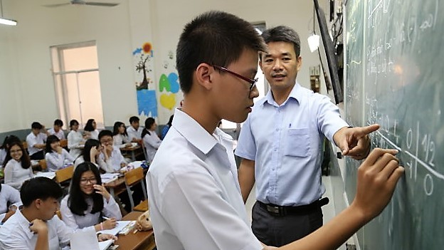 Học sinh, giáo viên vất vả thích ứng đổi mới thi cử