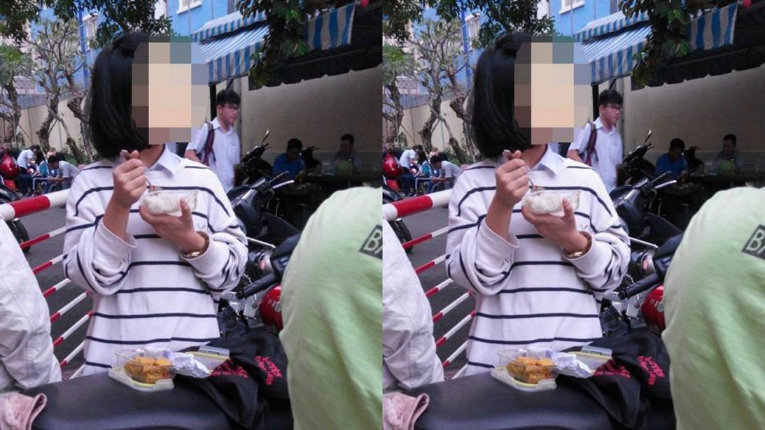 Học sinh xúc cơm ăn ngay tại cổng trường để chạy sô học thêm
