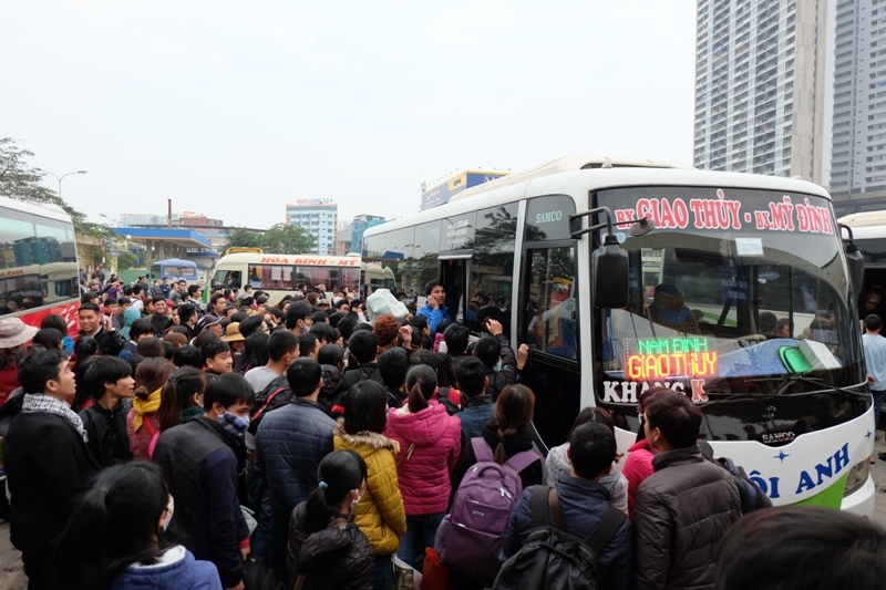 Thủ tướng: Không để hành khách không kịp về đón Tết