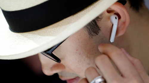 Tai nghe AirPods của Apple cho đặt hàng giá 159 USD