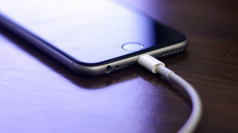 Apple cảnh báo khẩn về sạc và pin dởm