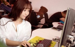 Nhật ký cô nàng chơi game gặp phải kẻ quấy rối ngoài quán net