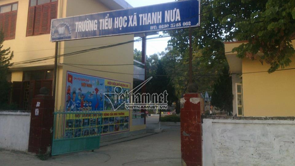 Cả trường không được học ngoại ngữ cả học kỳ vì cô giáo nghỉ sinh