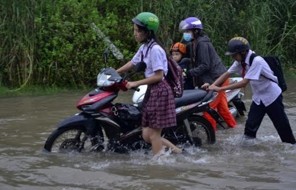 Trời không mưa, người Sài Gòn vẫn 