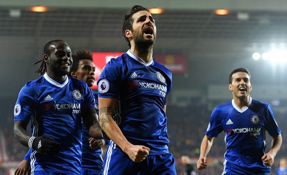 Fabregas tỏa sáng, Chelsea thiết lập kỷ lục mới