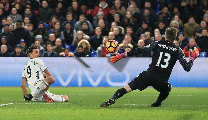 Pogba và Ibra bùng nổ, MU thắng nghẹt thở