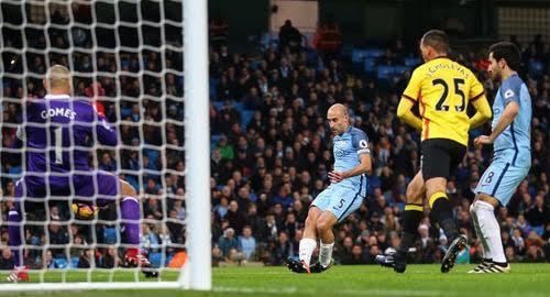 Thắng dễ Watford, Man City tiếp tục bám đuổi top đầu