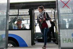 Hà Nội: Xe buýt nhanh chạy thử trong bến Kim Mã