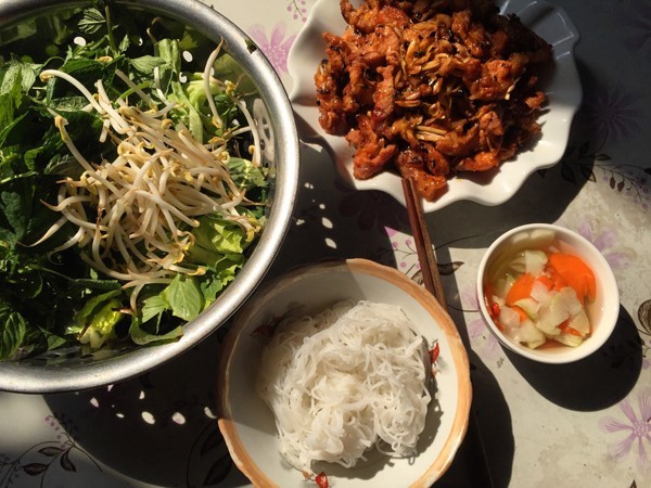 Làm món bún thịt nướng đơn giản đổi vị cho cả nhà