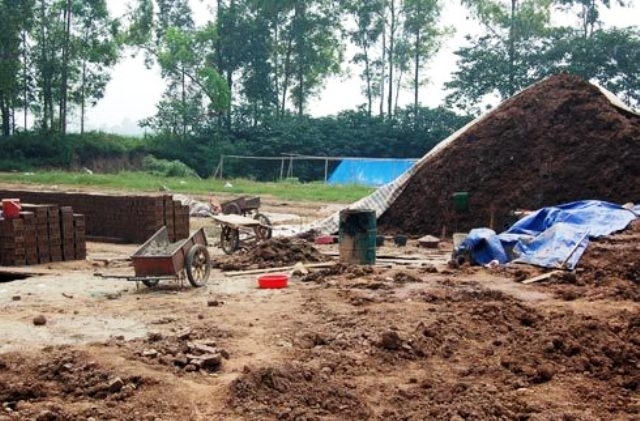 Hà Nội: Nổ bom bi, 2 người thương vong