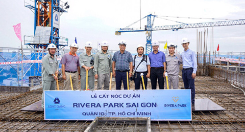 Rivera Park Sài Gòn cất nóc sớm