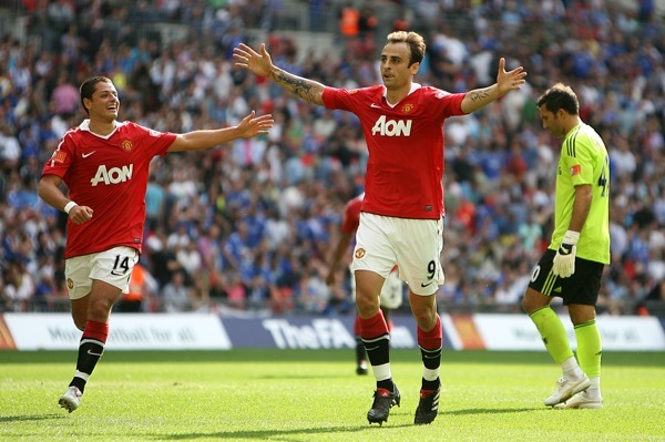 Mourinho gật đầu, Berbatov bất ngờ trở lại MU