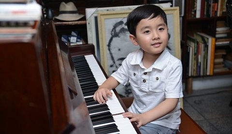 Hình ảnh đầu tiên của thần đồng piano Evan Lê tại Việt Nam