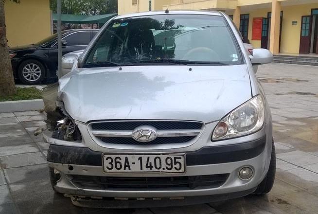 Trưởng phòng nông nghiệp gây tai nạn, 3 người thương vong