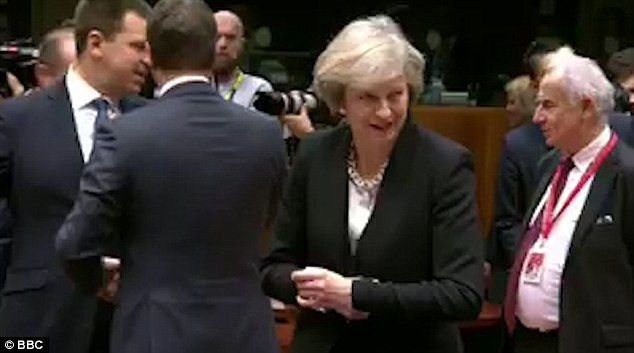 Thủ tướng Anh bị lãnh đạo EU 'bỏ rơi'