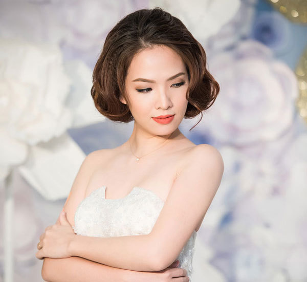 Đan Lê, Lã Thanh Huyền mặc sexy giữa trời lạnh giá