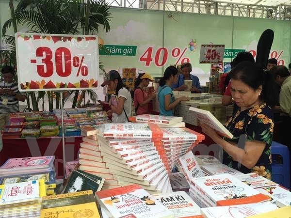 Giáng sinh 2016 độc giả rủ nhau đi 'phá kho sách'