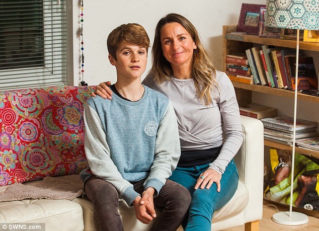 Mẹ cấm con dùng điện thoại và kết quả bất ngờ sau 6 tuần