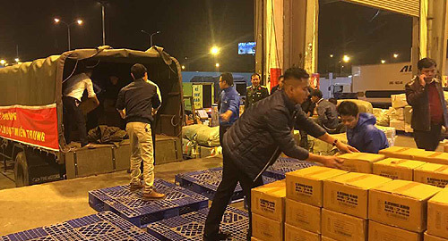 Vietnam Airlines chuyển khẩn cấp hàng cứu trợ đồng bào miền Trung