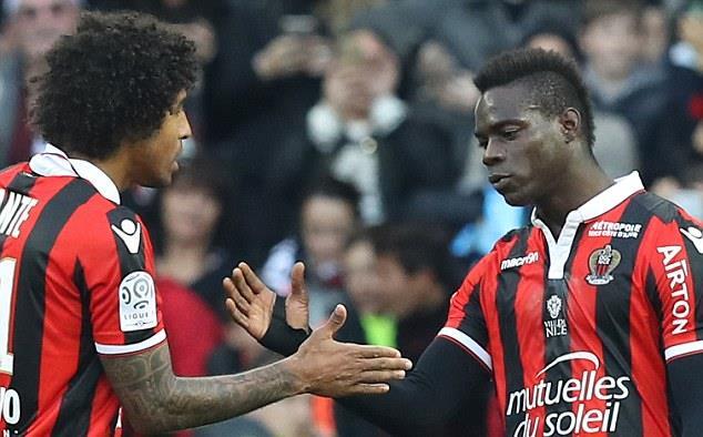 Balotelli hóa ông già Noel, Nice độc chiếm ngôi đầu Ligue 1