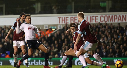 Thắng nhọc Burnley, Tottenham duy trì khoảng cách với MU