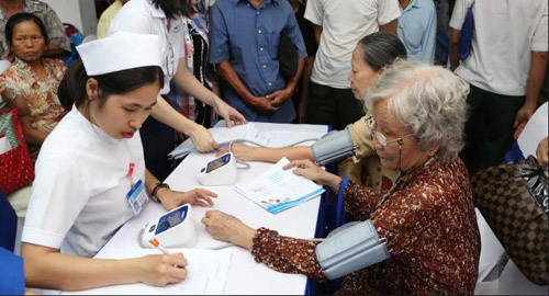 Hơn 600 người cao tuổi tham dự ngày hội Caryn