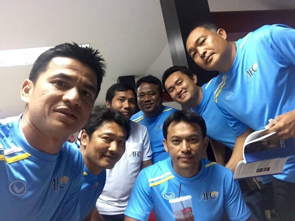 Kiatisuk cắp sách đến trường, Hữu Thắng sốt ruột kiếm quân