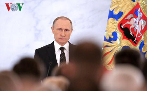 Putin quyền lực vô đối, giảm tối, tăng sáng