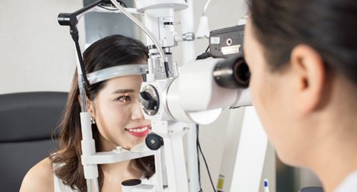 3 phương pháp điều trị tật khúc xạ