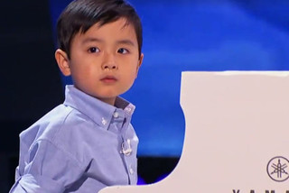 'Thần đồng piano' 5 tuổi gốc Việt được dạy dỗ thế nào?