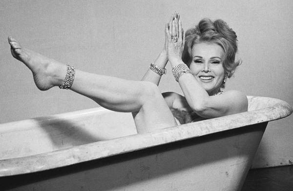 Nữ diễn viên nhiều đời chồng nhất qua đời