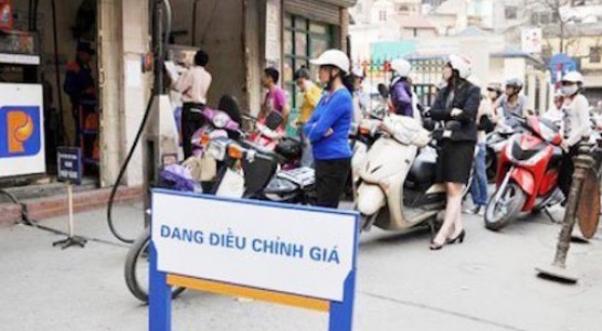 Xăng tăng giá mạnh nhất từ đầu năm