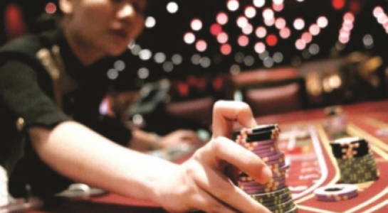 Qua Campuchia chơi casino: Những cỗ máy nuốt tiền bên kia biên giới