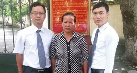 Nước mắt vợ tử tù 11 năm kêu oan khắp nơi cho chồng