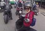Cô gái chặn đầu xe mô tô, mắng tài xế 'chạy xe phải có não'