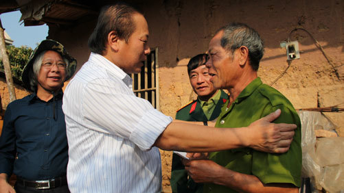 Bộ trưởng TT&TT về lại chiến trường xưa