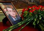 Putin hoãn họp báo để dự tang lễ Đại sứ Nga