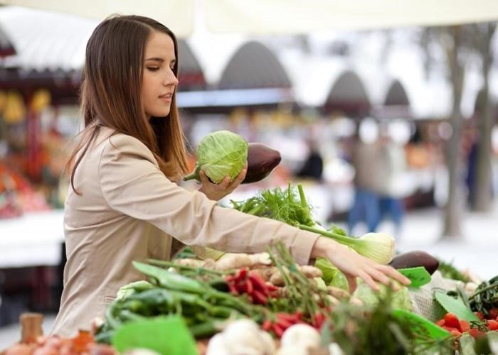 Ăn cơm nguội, muối vừng ròng rã để sắm Tết 'hoành tráng'