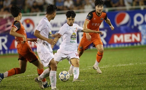 Công Phượng solo ghi bàn 83'