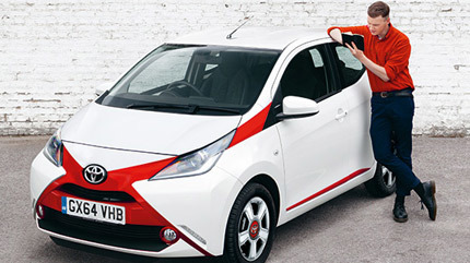 Ô tô Toyota 300 triệu, chị em lượn phố quá thích