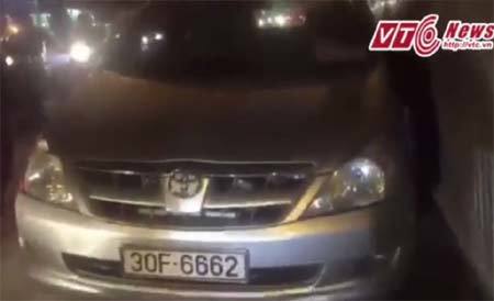 Những chiếc xe gắn ‘bùa hộ mệnh’, ngang ngược gây rối trên đường