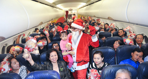 Bay Vietjet, bất ngờ nhận quà Giáng sinh